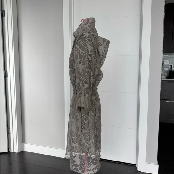 Zac Posen Sheer Floral Jacket in Cream - Picture 5 of 7